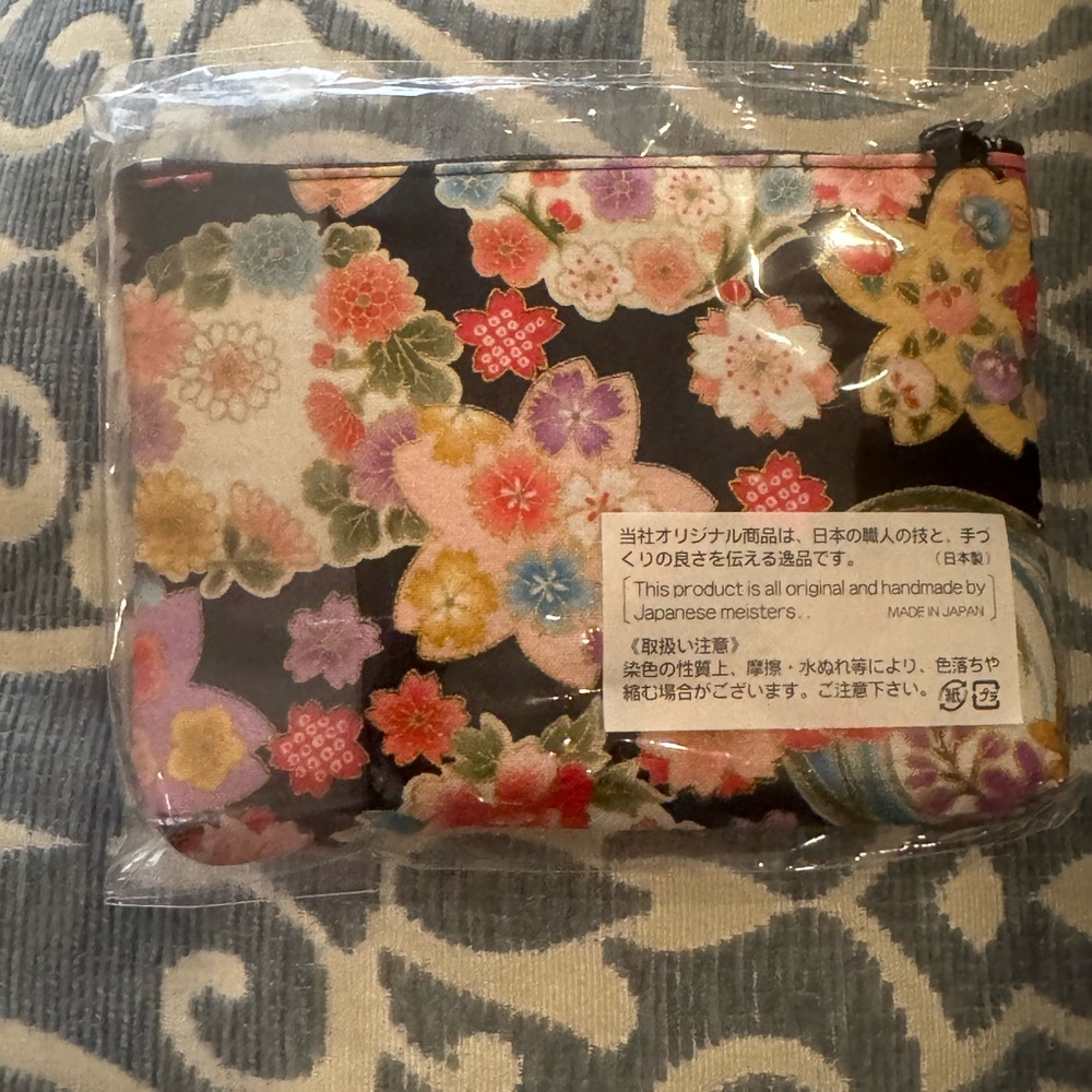 Floral Patterned mini wallet - Picture 2 of 2